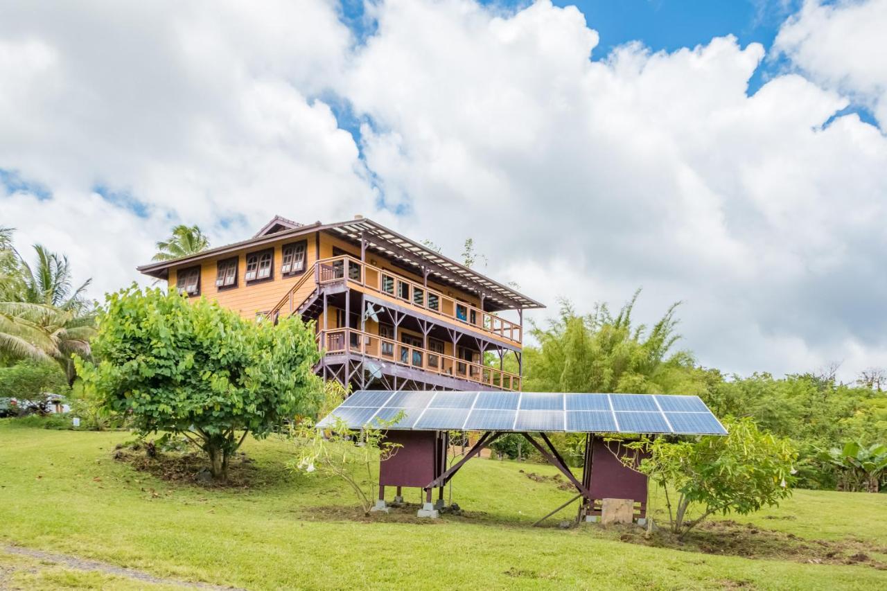 Séjour chez l'habitant Off-grid Getaway With Ocean Views In Paradise *