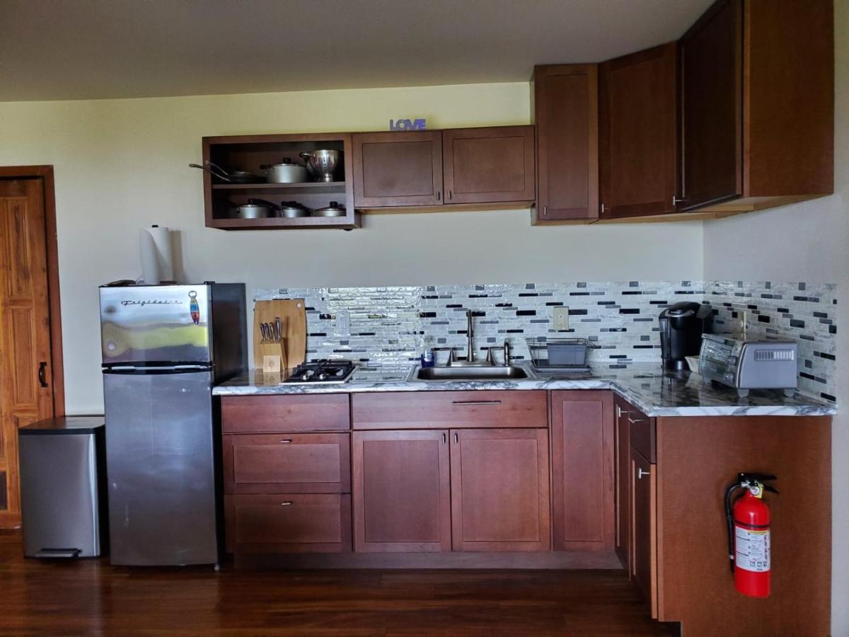 Off-grid Getaway With Ocean Views In Paradise Alloggio in famiglia *